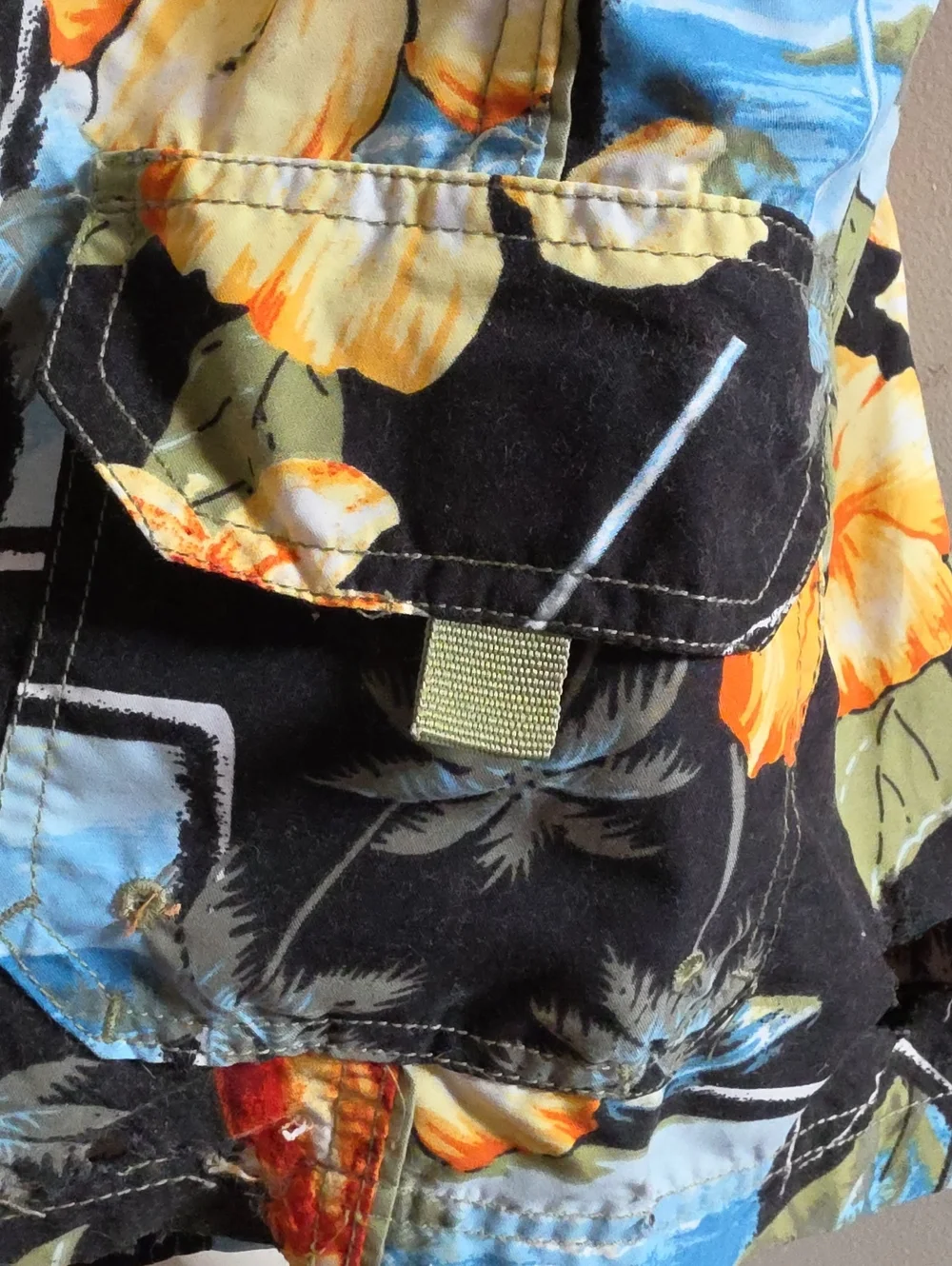 SAND IZ SUN Black Tropical Floral Hawaiian Swim Shorts Size 42W